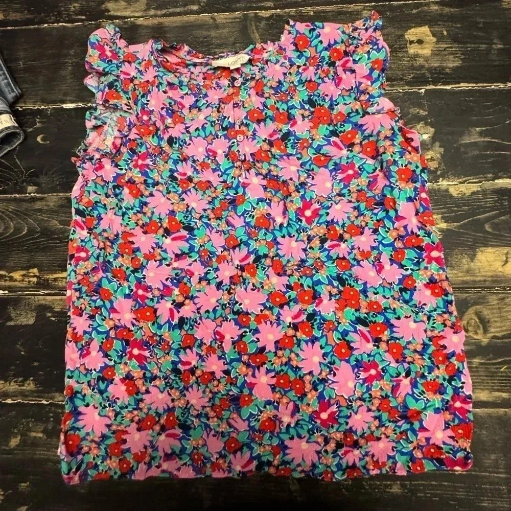 LOFT FLORAL BLOUSE SIZE MEDIUM!!